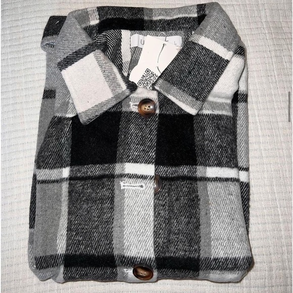 NWT Oversized Flannel - Picture 2 of 2